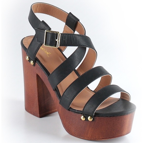 Quips Sandals - Picture 1 of 2